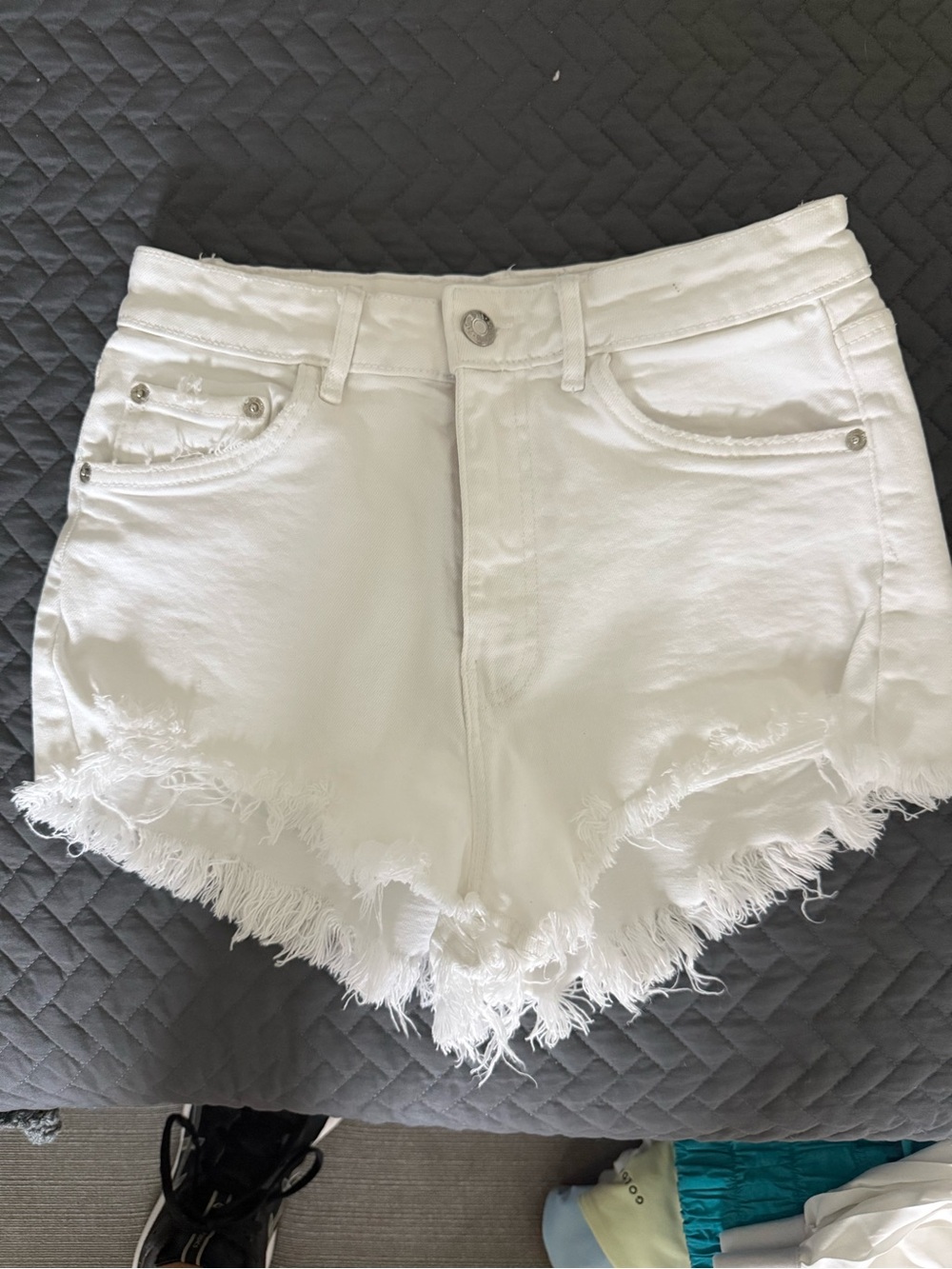 Zara White Distressed Frayed Hem Denim Shorts
